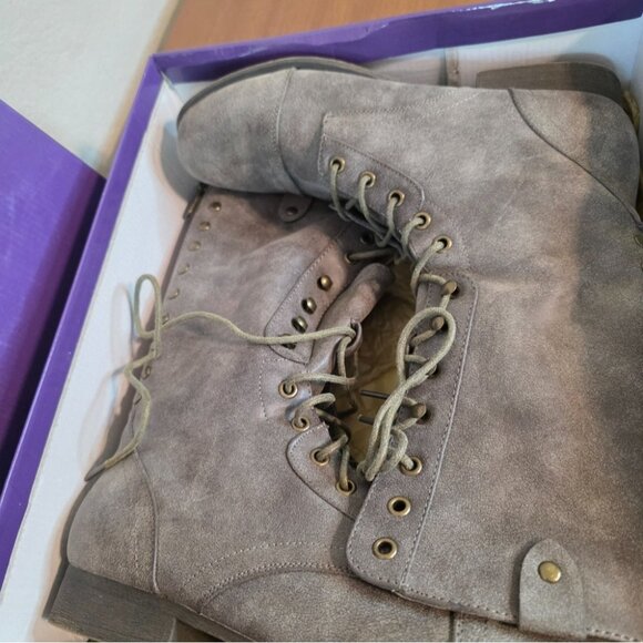 Madden Girl Galeriaa Brown Pari Gray Faux Leather Lace-Up Boots Plaid Lining 10M - Picture 9 of 9